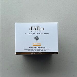 Alba White and Gold Moisturizer